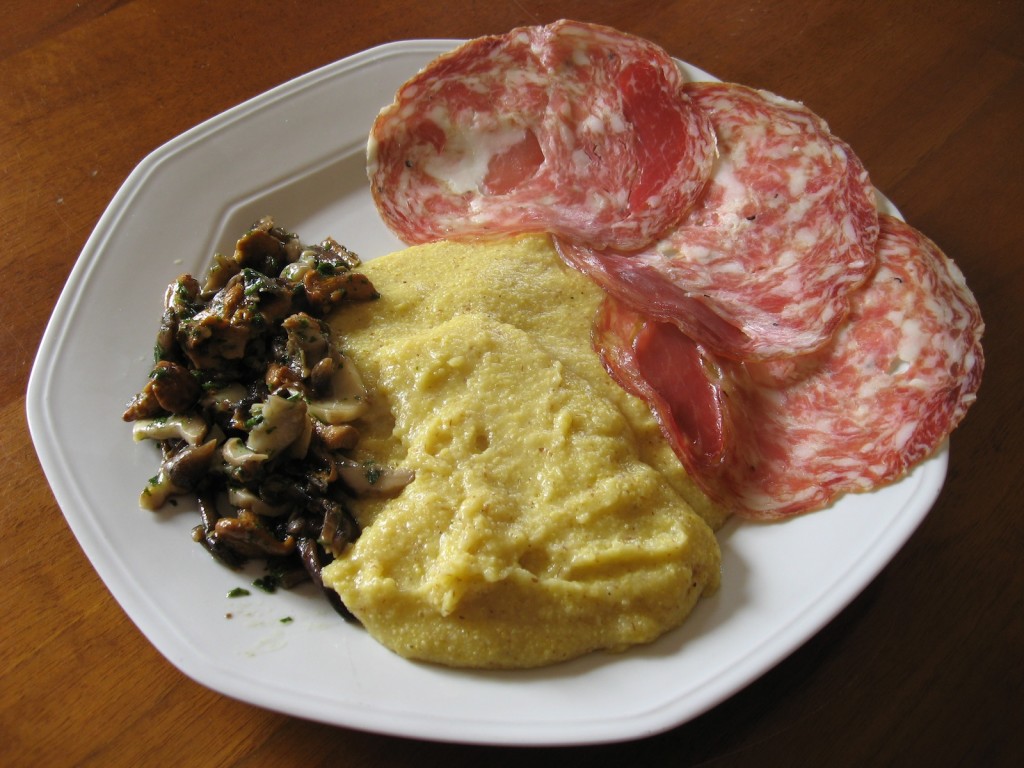 Polenta_con_sopressa_e_funghi